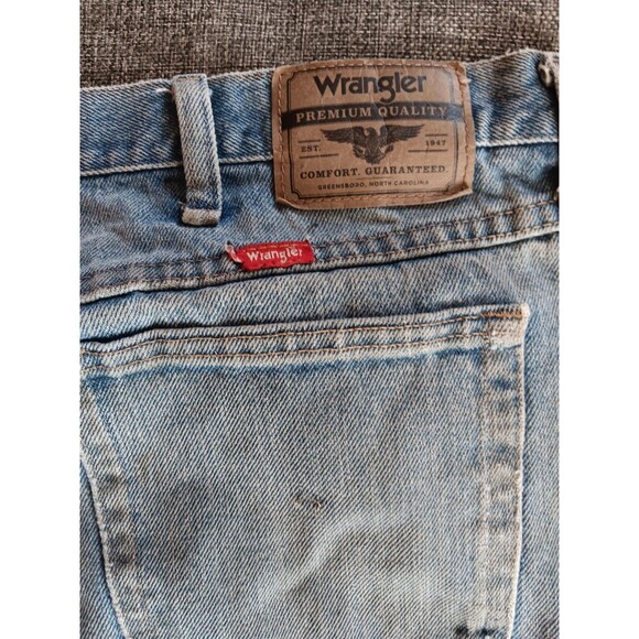 Pants 42 X 34 Wrangler Mens Thrashed Distressed Demin Jeans 5 Pocket - Picture 7 of 10